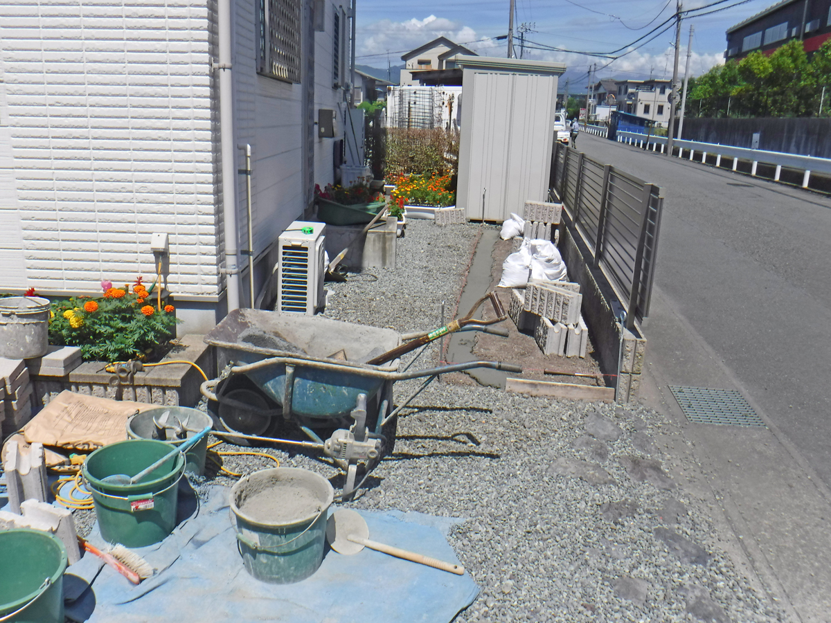 ブロック積みの材料を用意します
